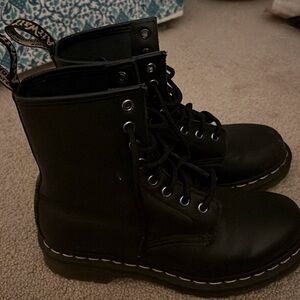 dr.martens size US 7